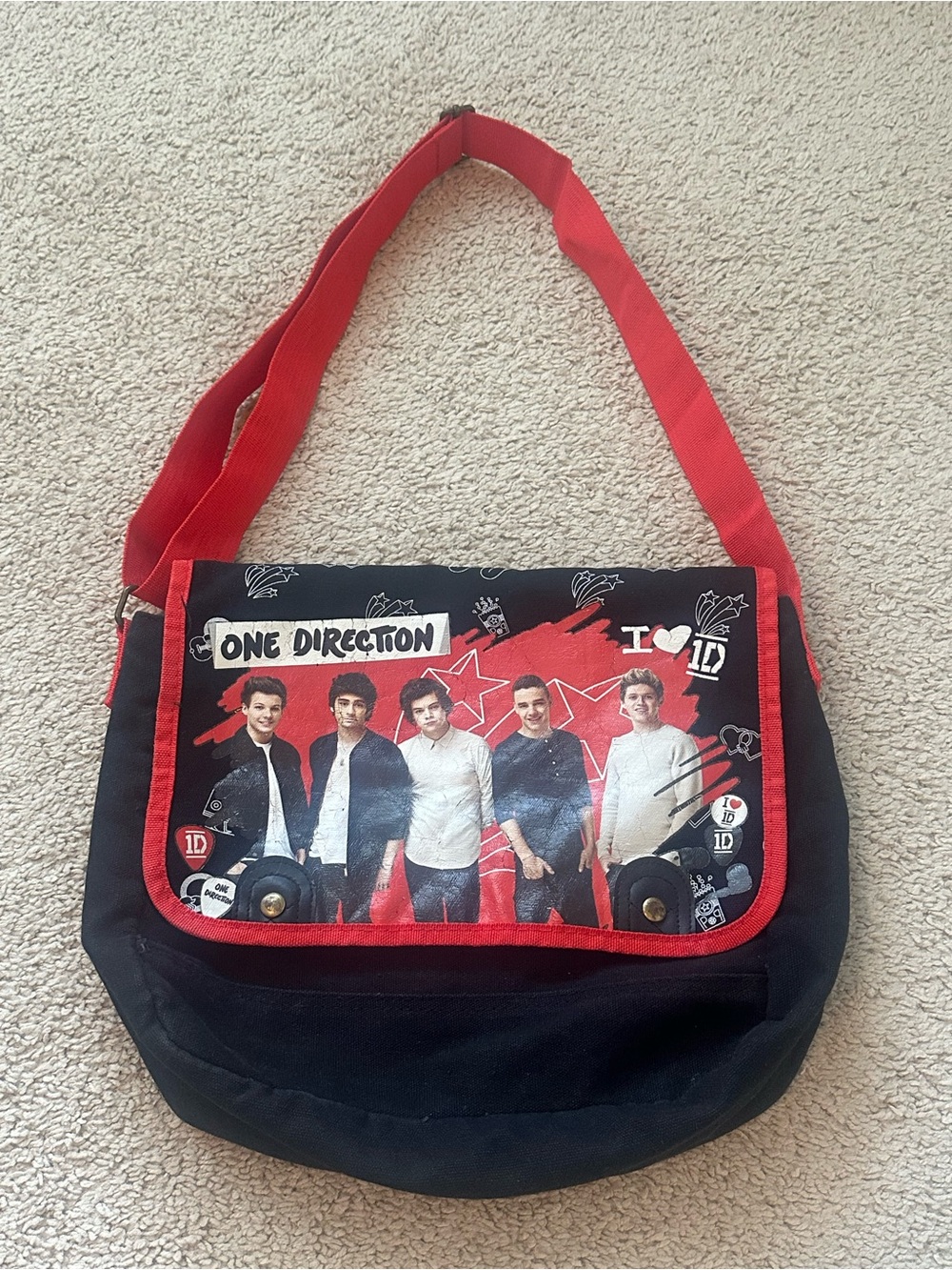 1D Black and Red One Direction Graphic Messenger Bag